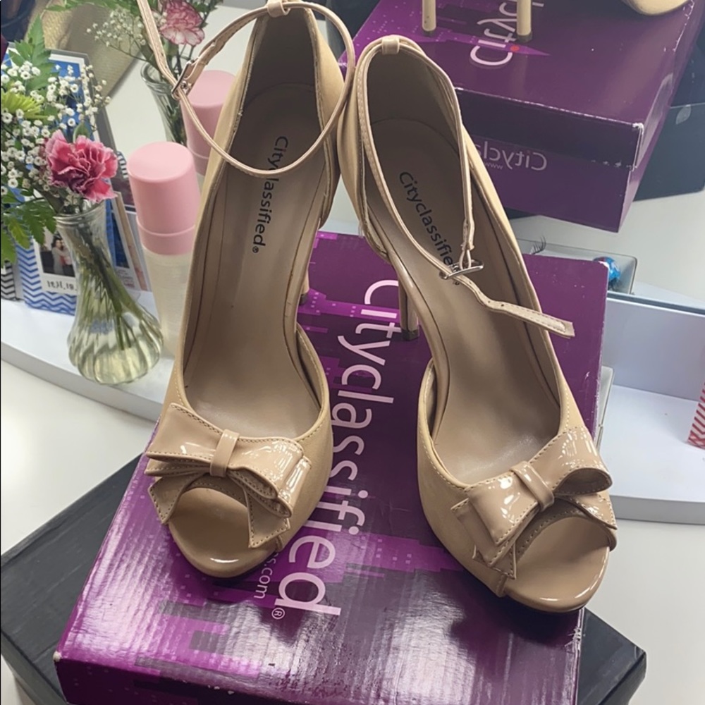 Tan heels